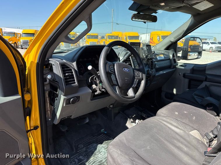 image for item FC4484 2020 Ford F350 Super Duty utility bed pickup truck