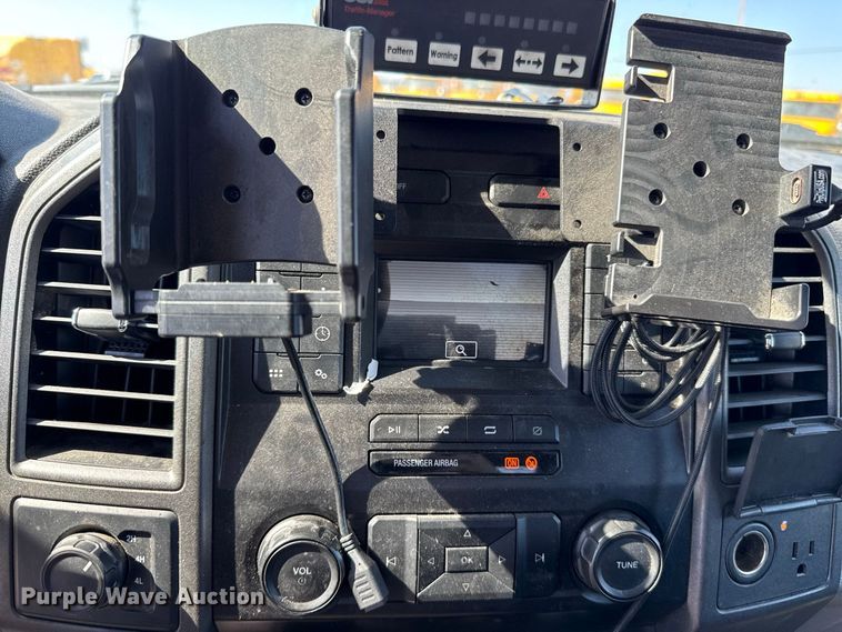 image for item FC4484 2020 Ford F350 Super Duty utility bed pickup truck