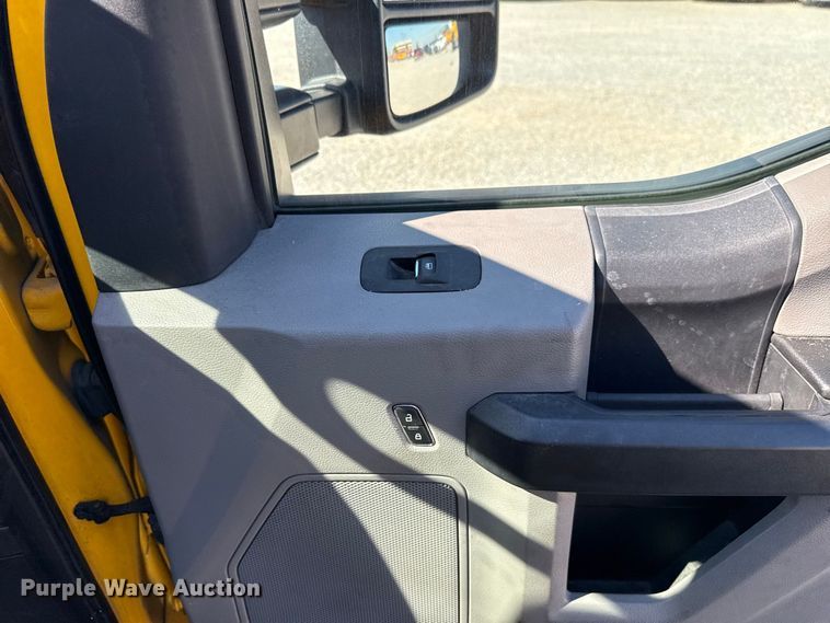 image for item FC4484 2020 Ford F350 Super Duty utility bed pickup truck