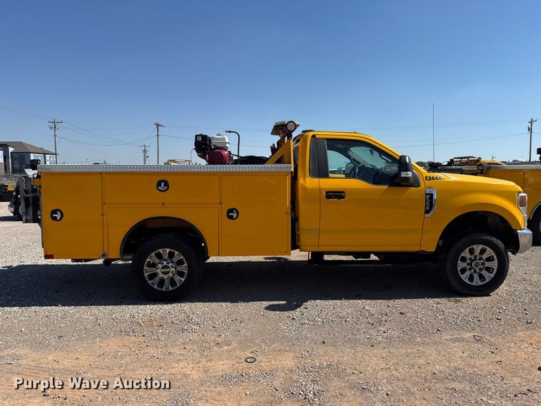 image for item FC4488 2020 Ford F350 Super Duty utility bed pickup truck