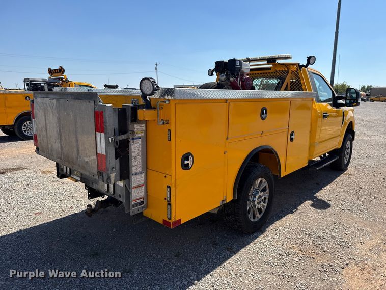 image for item FC4488 2020 Ford F350 Super Duty utility bed pickup truck