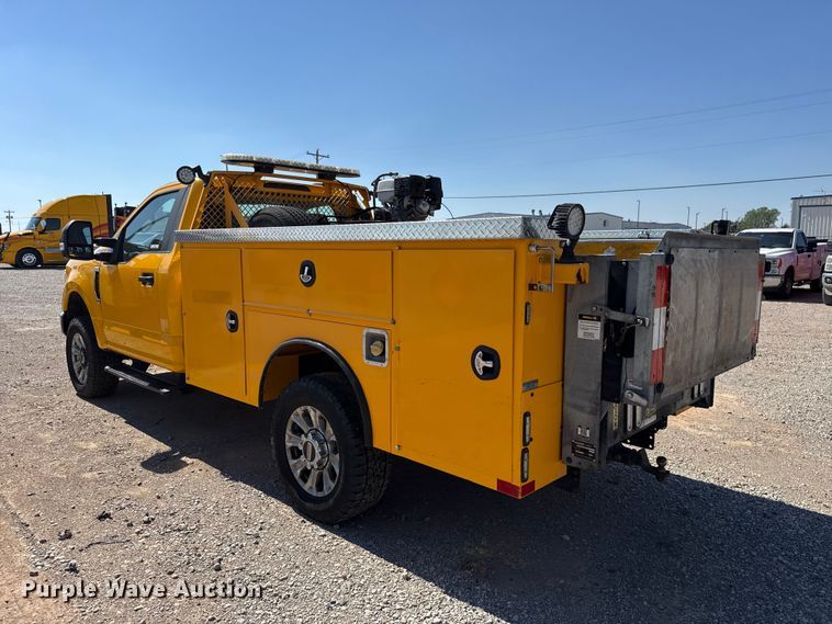 image for item FC4488 2020 Ford F350 Super Duty utility bed pickup truck