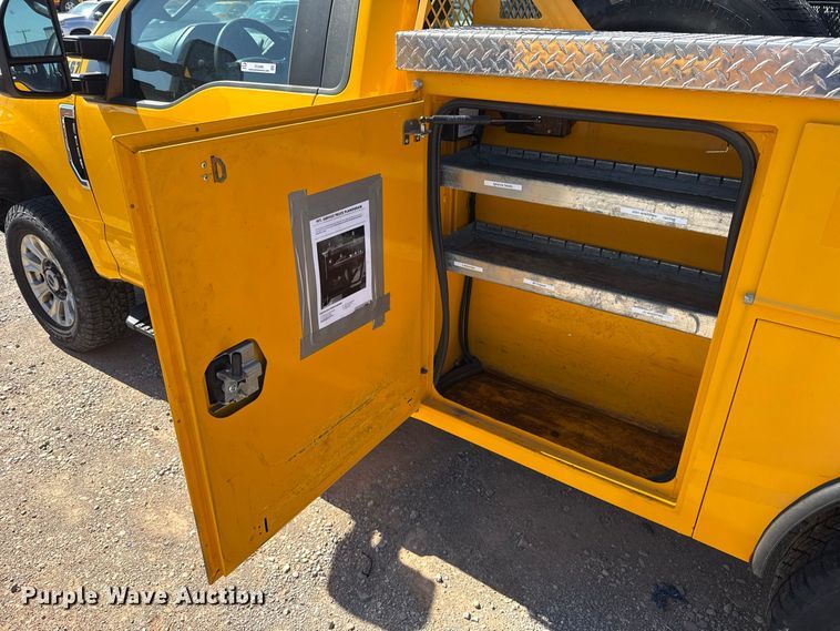 image for item FC4488 2020 Ford F350 Super Duty utility bed pickup truck