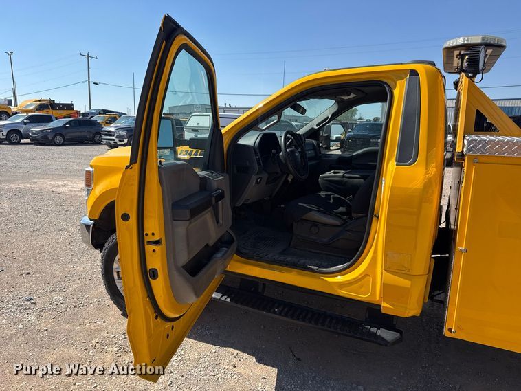 image for item FC4488 2020 Ford F350 Super Duty utility bed pickup truck