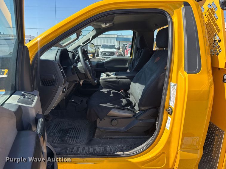 image for item FC4488 2020 Ford F350 Super Duty utility bed pickup truck