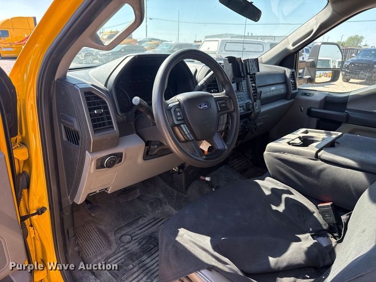 image for item FC4488 2020 Ford F350 Super Duty utility bed pickup truck