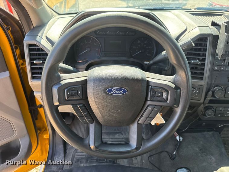 image for item FC4488 2020 Ford F350 Super Duty utility bed pickup truck