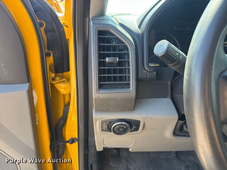 image for item FC4488 2020 Ford F350 Super Duty utility bed pickup truck