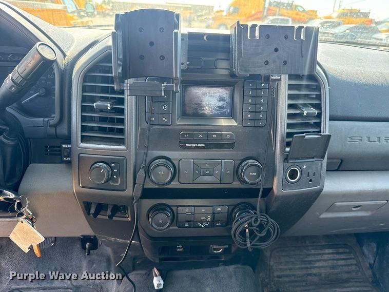 image for item FC4488 2020 Ford F350 Super Duty utility bed pickup truck