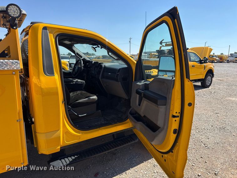 image for item FC4488 2020 Ford F350 Super Duty utility bed pickup truck