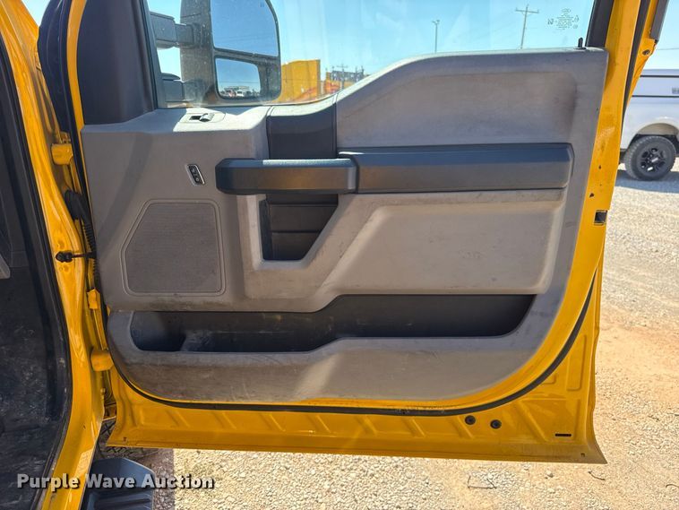 image for item FC4488 2020 Ford F350 Super Duty utility bed pickup truck