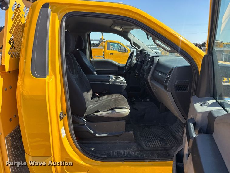 image for item FC4488 2020 Ford F350 Super Duty utility bed pickup truck