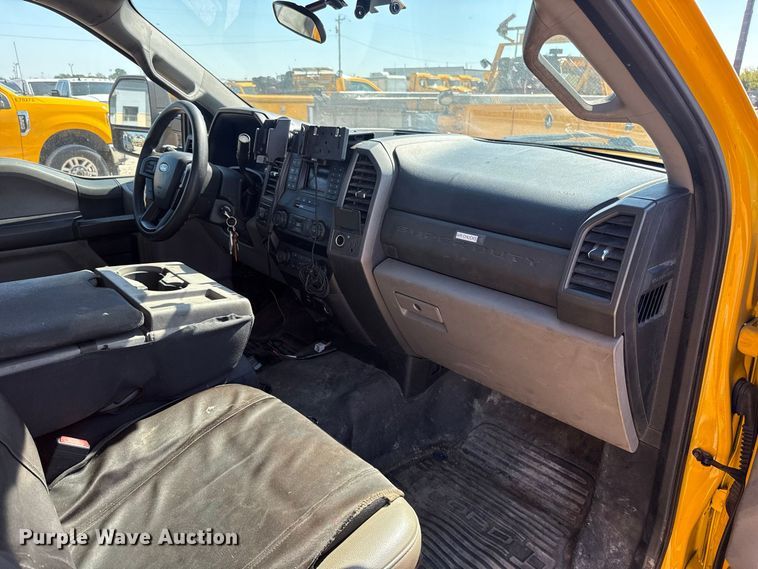 image for item FC4488 2020 Ford F350 Super Duty utility bed pickup truck
