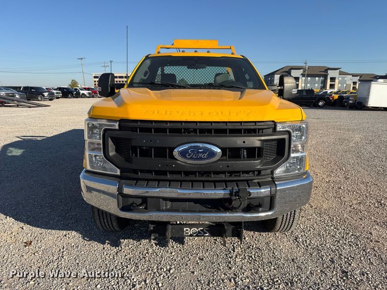 image for item FC4492 2022 Ford F350 Super Duty utility bed pickup truck