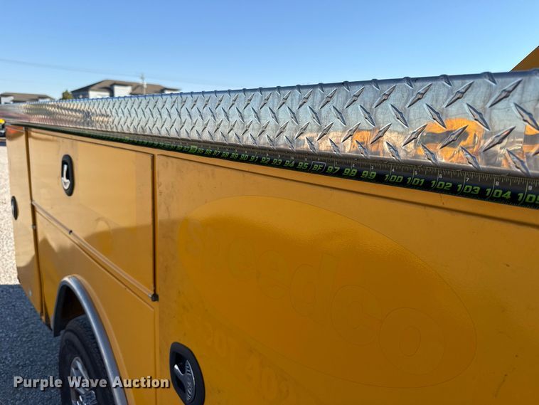 image for item FC4492 2022 Ford F350 Super Duty utility bed pickup truck