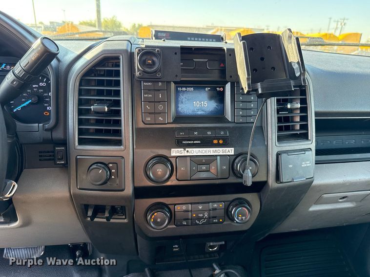 image for item FC4492 2022 Ford F350 Super Duty utility bed pickup truck