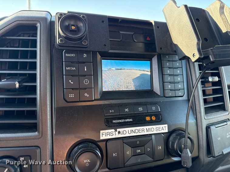 image for item FC4492 2022 Ford F350 Super Duty utility bed pickup truck