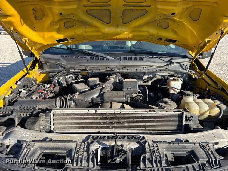 image for item FC4492 2022 Ford F350 Super Duty utility bed pickup truck