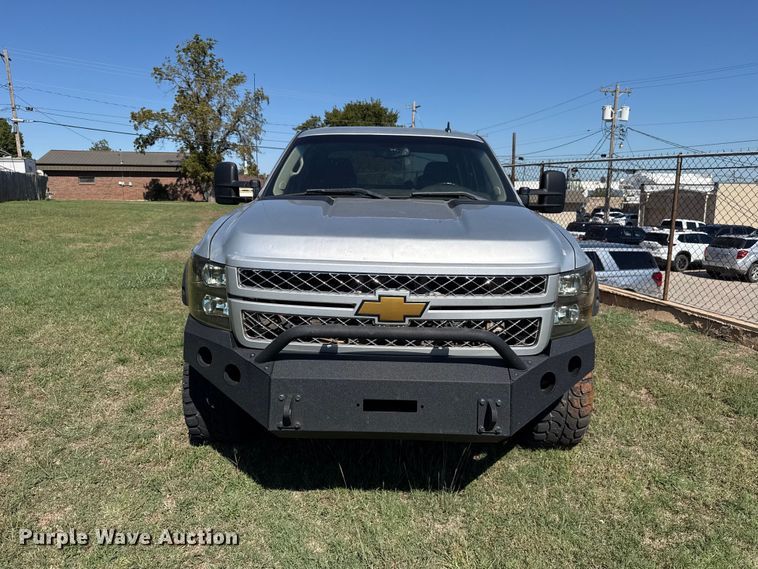 image for item FC4513 2013 Chevrolet Silverado 2500HD Crew Cab pickup truck