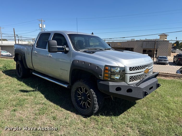 image for item FC4513 2013 Chevrolet Silverado 2500HD Crew Cab pickup truck