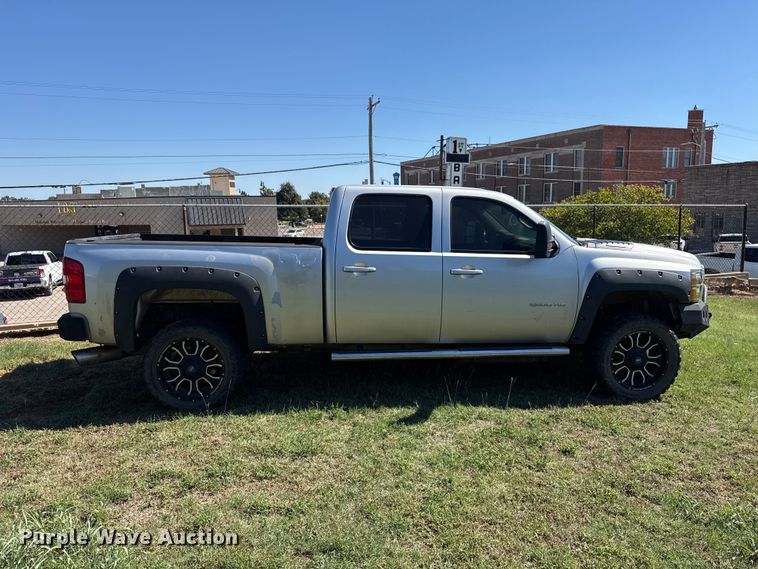 image for item FC4513 2013 Chevrolet Silverado 2500HD Crew Cab pickup truck