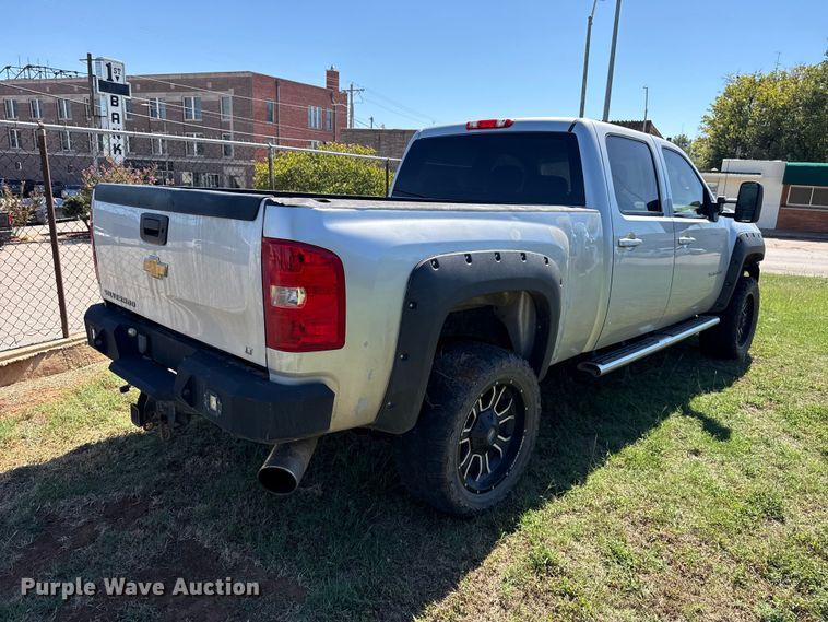 image for item FC4513 2013 Chevrolet Silverado 2500HD Crew Cab pickup truck