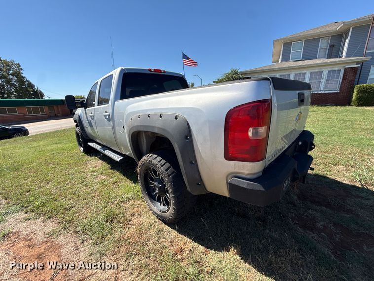 image for item FC4513 2013 Chevrolet Silverado 2500HD Crew Cab pickup truck