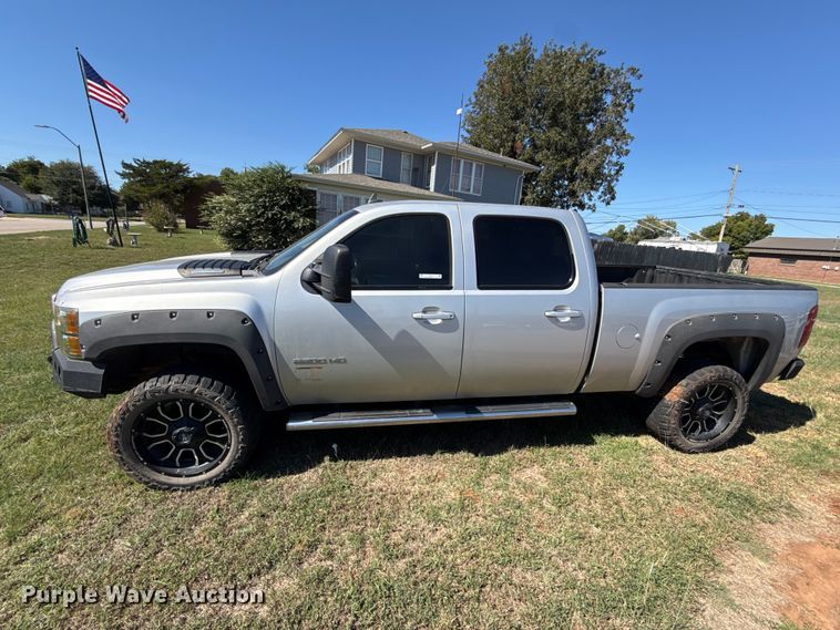 image for item FC4513 2013 Chevrolet Silverado 2500HD Crew Cab pickup truck
