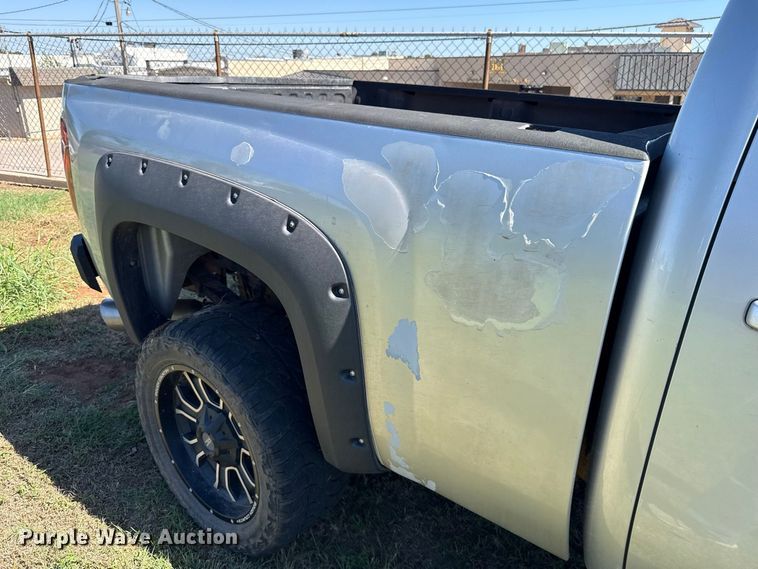 image for item FC4513 2013 Chevrolet Silverado 2500HD Crew Cab pickup truck