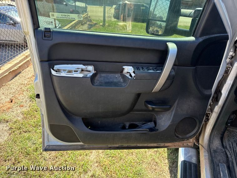 image for item FC4513 2013 Chevrolet Silverado 2500HD Crew Cab pickup truck