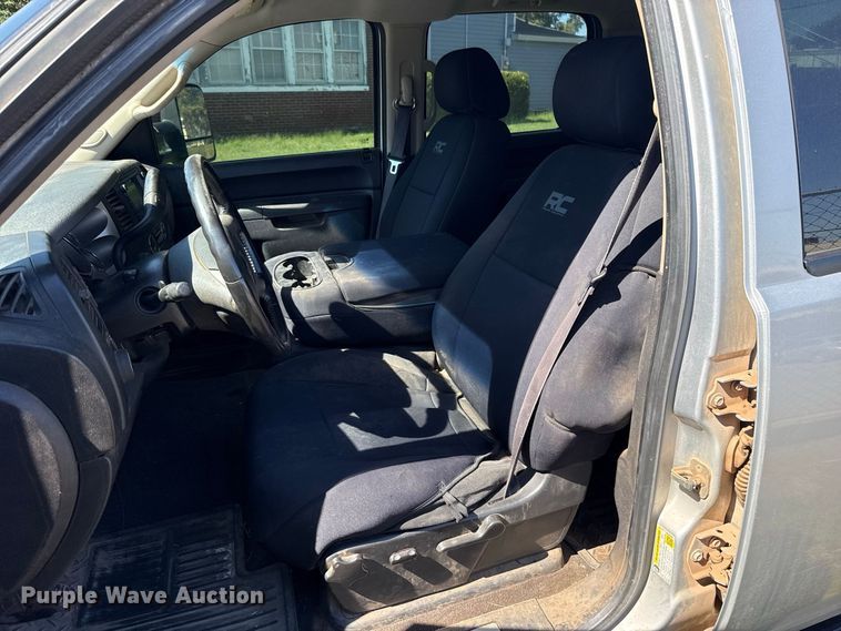 image for item FC4513 2013 Chevrolet Silverado 2500HD Crew Cab pickup truck
