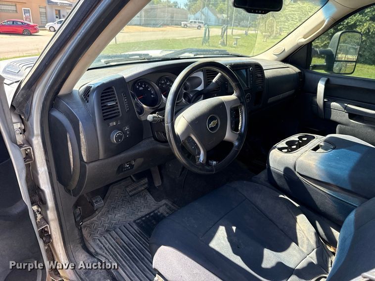 image for item FC4513 2013 Chevrolet Silverado 2500HD Crew Cab pickup truck