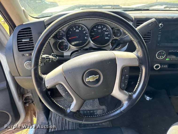 image for item FC4513 2013 Chevrolet Silverado 2500HD Crew Cab pickup truck