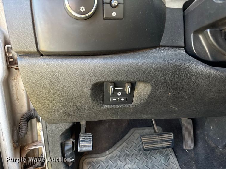 image for item FC4513 2013 Chevrolet Silverado 2500HD Crew Cab pickup truck