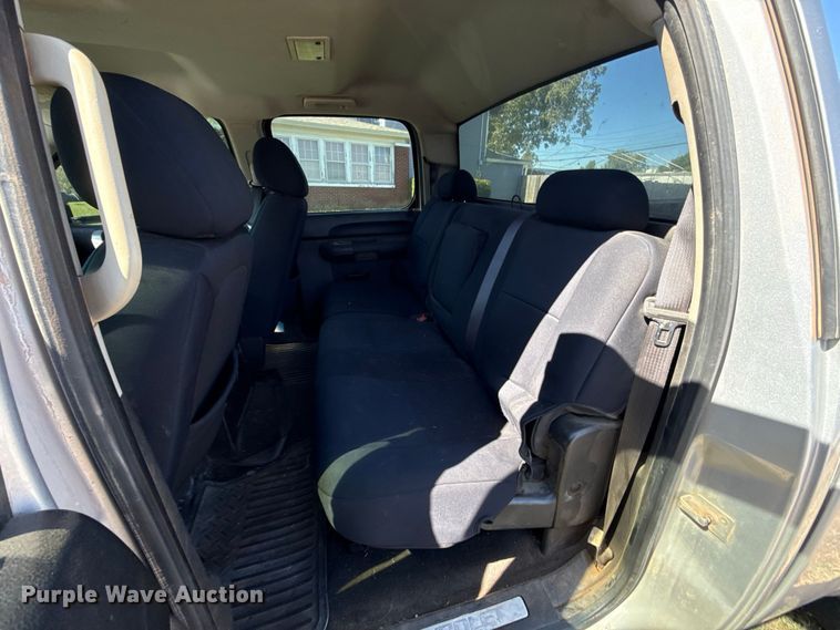 image for item FC4513 2013 Chevrolet Silverado 2500HD Crew Cab pickup truck