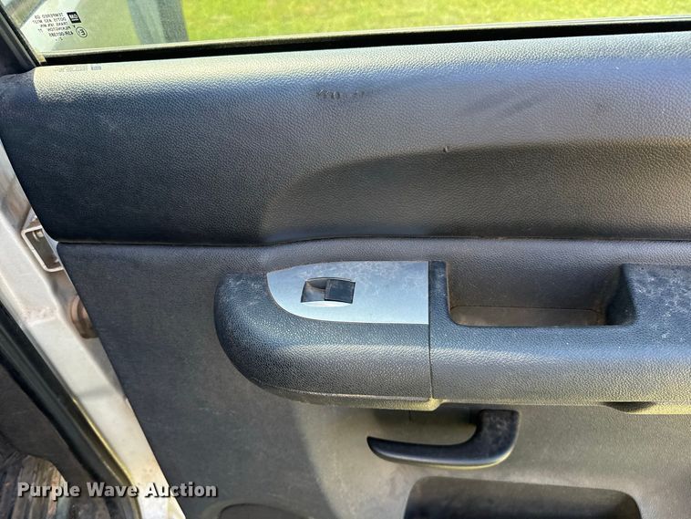 image for item FC4513 2013 Chevrolet Silverado 2500HD Crew Cab pickup truck