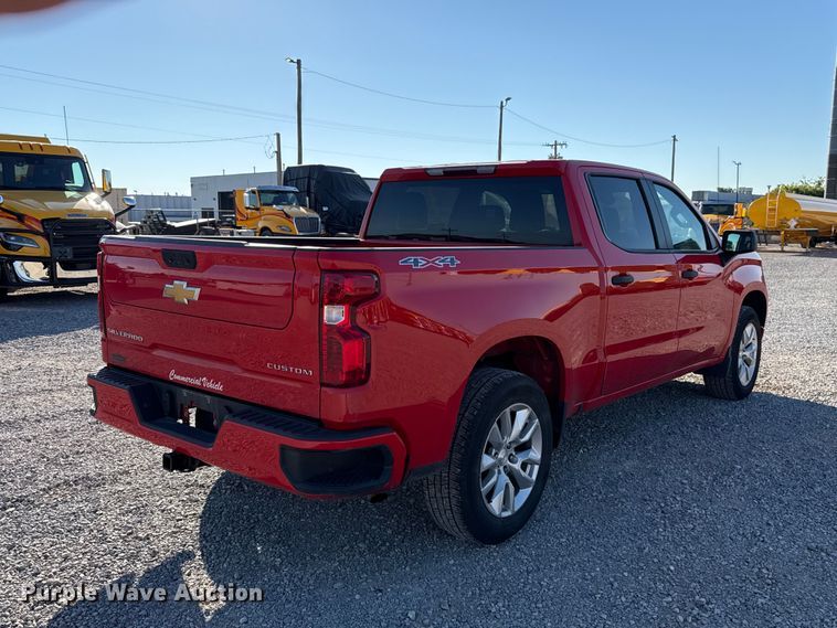 image for item FC4516 2022 Chevrolet Silverado 1500 Crew Cab pickup truck