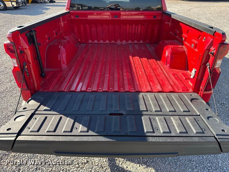 image for item FC4516 2022 Chevrolet Silverado 1500 Crew Cab pickup truck
