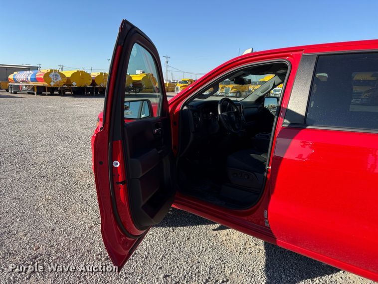 image for item FC4516 2022 Chevrolet Silverado 1500 Crew Cab pickup truck
