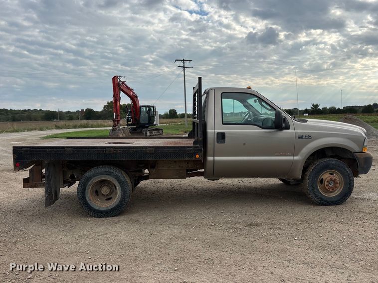 image for item FG0726 2004 Ford F350 flatbed pickup truck