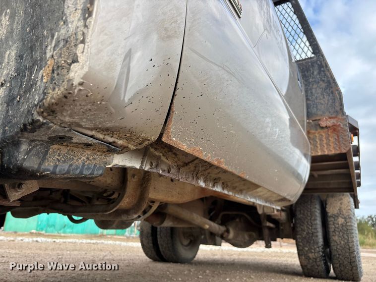 image for item FG0726 2004 Ford F350 flatbed pickup truck
