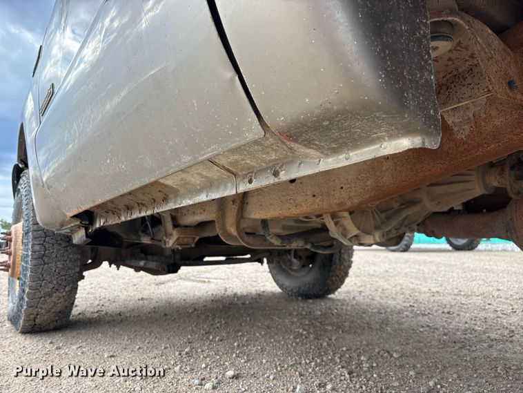image for item FG0726 2004 Ford F350 flatbed pickup truck