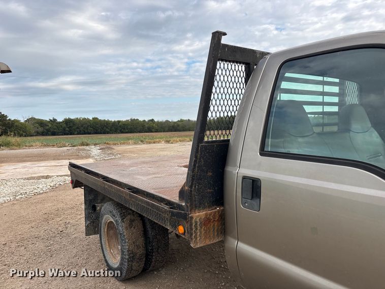 image for item FG0726 2004 Ford F350 flatbed pickup truck