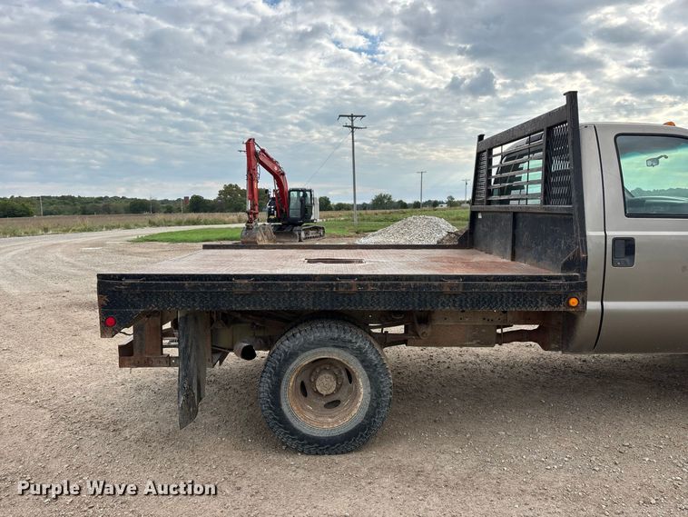 image for item FG0726 2004 Ford F350 flatbed pickup truck