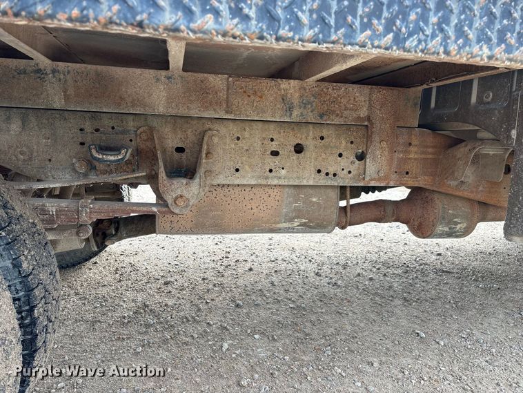 image for item FG0726 2004 Ford F350 flatbed pickup truck