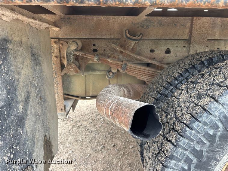 image for item FG0726 2004 Ford F350 flatbed pickup truck