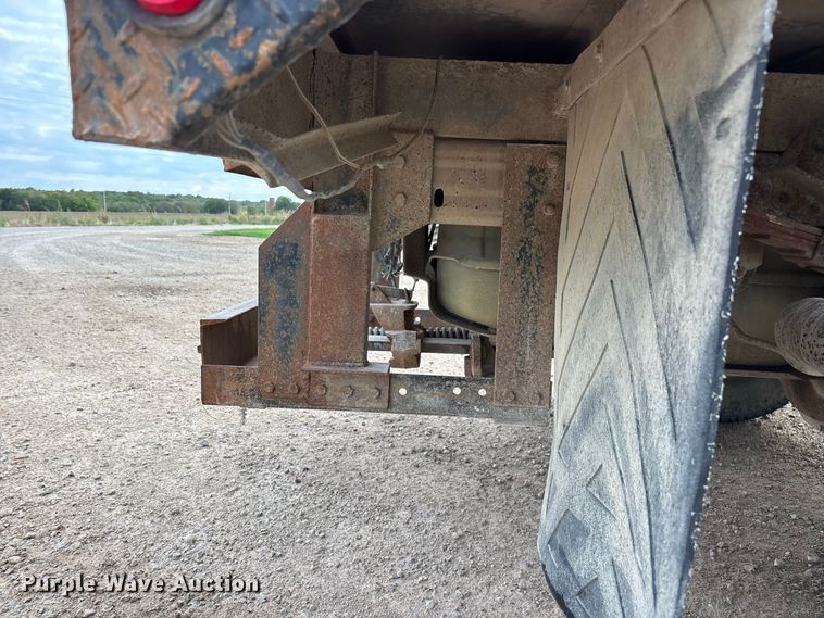 image for item FG0726 2004 Ford F350 flatbed pickup truck