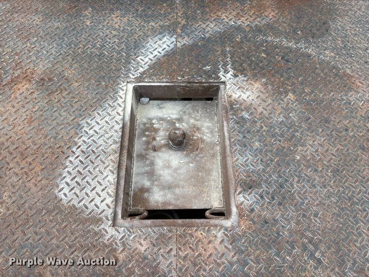 image for item FG0726 2004 Ford F350 flatbed pickup truck