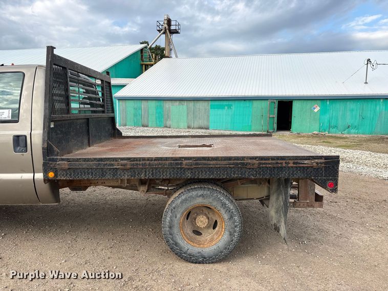 image for item FG0726 2004 Ford F350 flatbed pickup truck