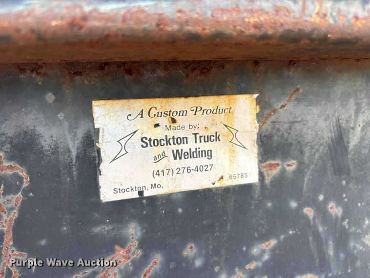 image for item FG0726 2004 Ford F350 flatbed pickup truck